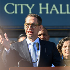 Blue city mayor embraces government efficiency in new memo to city employees