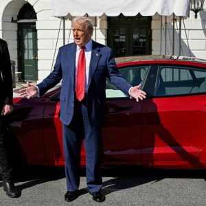 New poll flashes warning sign on a top issue for Trump during campaign