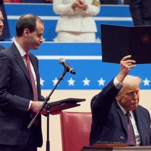 Trump asks Supreme Court to review ban on birthright citizenship