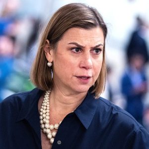 Slotkin goes silent when pressed on past Trump guard ‘shooting’ claims after DC attack