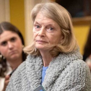 Murkowski snubs Trump-backed Alaska candidate, endorses Democrat for governor