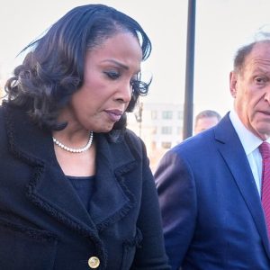 Supreme Court appears ready to keep Lisa Cook on Federal Reserve board despite Trump efforts to fire her