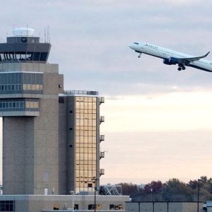 Shutdown chaos reignites debate over privatizing US air traffic control