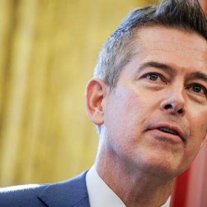 Air traffic controllers may get pay hike as Trump admin looks to boost recruitment