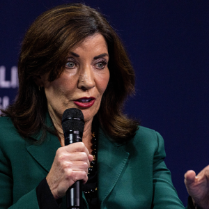 Gov. Hochul, New York lawmakers agree on criminal charge for wearing mask while committing crime