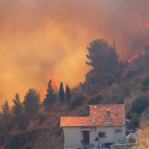 Wildfires shut airport near Marseille in France