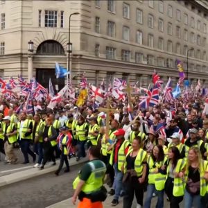 Video: Tens of thousands march in rival London protests over immigration