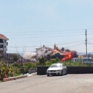 Israeli air strike targets building in south Lebanon
