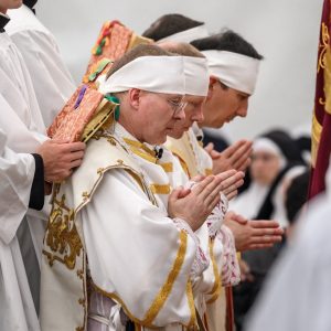 Who are the rogue bishops defying Pope Leo XIV?