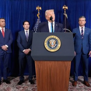 Trump and Colombian president arrange White House meeting after threats of military action