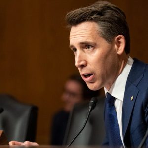 Hawley pushes federal ‘In God We Trust’ displays nationwide to ‘restore faith to its rightful place’