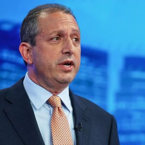 NYC comptroller tries to force way into ICE offices as security locks down federal facility