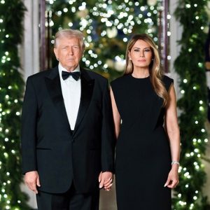 Trump and first lady go all black for official White House Christmas portrait photo