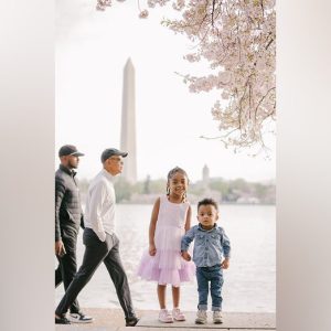 Former President Obama photobombs children taking cherry blossoms pics in Washington