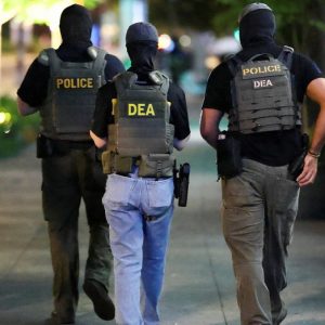 Trump’s federal crime operation brings 100 arrests, 800 National Guard troops to Washington