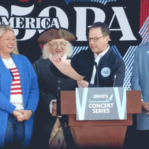 WATCH: America250 backdrop topples near Shapiro, Revolutionary War reenactors