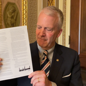 Alaska senator literally shreds Biden’s energy orders, boosts WH efforts to leverage Arctic gas pipeline