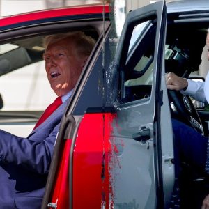 FLASHBACK: Biden also paraded electric vehicles at the White House when he drove a Jeep Wrangler in 2021